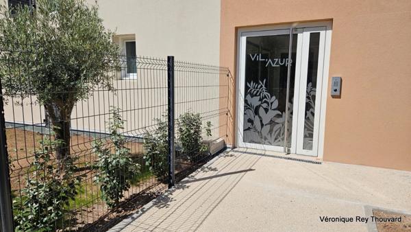 Dpt Var (83), à vendre SAINT RAPHAEL appartement T4 en rez de chaussée de 83 m² - Terrasse et jardin. Garage.
