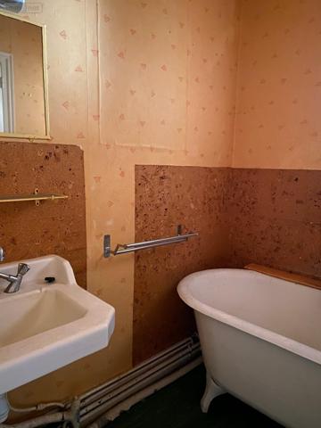 Maison de ville à vendre à Digoin en Saône-et-Loire (71160), ref : M-E-PE   
CENTRE VILLE