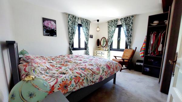 Propriété de caractère de 444 m² avec piscine et 9 012 m² de terrain à Payrac, rendement locatif avec divers possibilités d'acceuil
