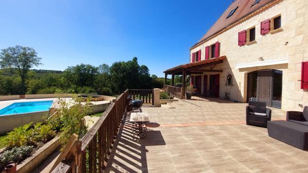 Propriété de caractère de 444 m² avec piscine et 9 012 m² de terrain à Payrac, rendement locatif avec divers possibilités d'acceuil