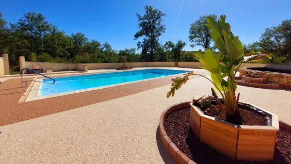 Propriété de caractère de 444 m² avec piscine et 9 012 m² de terrain à Payrac, rendement locatif avec divers possibilités d'acceuil