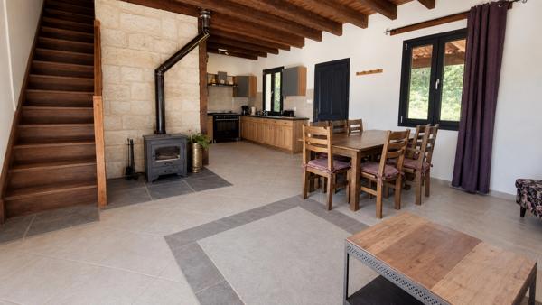 Propriété de caractère de 444 m² avec piscine et 9 012 m² de terrain à Payrac, rendement locatif avec divers possibilités d'acceuil