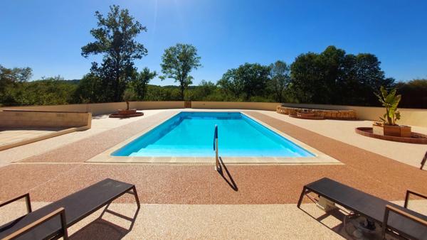 Propriété de caractère de 444 m² avec piscine et 9 012 m² de terrain à Payrac, rendement locatif avec divers possibilités d'acceuil