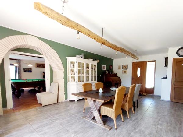 Propriété de caractère de 444 m² avec piscine et 9 012 m² de terrain à Payrac, rendement locatif avec divers possibilités d'acceuil