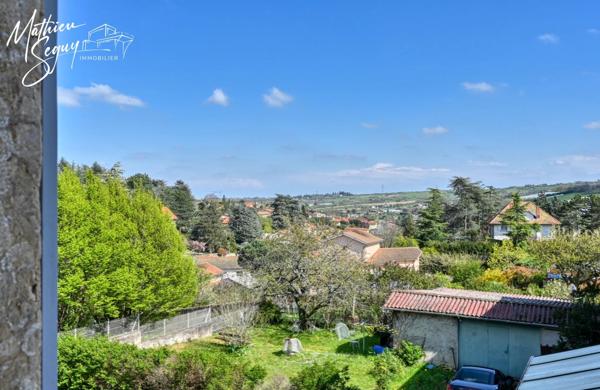 Appartement en triplex avec jardinet pour profiter pleinement des beaux jours *** Disponible en décembre 2026 ***