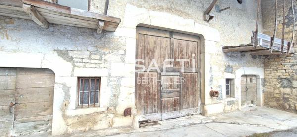 Nurieux-Volognat –RARE- Ancienne ferme en pierre rénovée avec deux logements et vastes dépendances