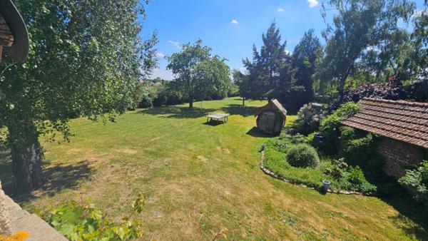 Houdan 12 mn / Magnifique longère 5 chambres / 2726 m2 de jardin