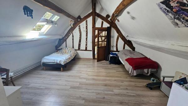 Houdan 12 mn / Magnifique longère 5 chambres / 2726 m2 de jardin