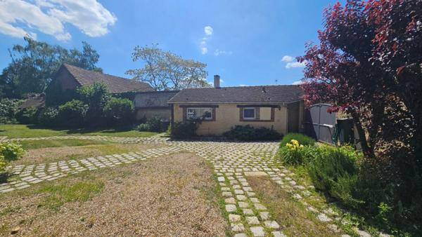 Houdan 12 mn / Magnifique longère 5 chambres / 2726 m2 de jardin