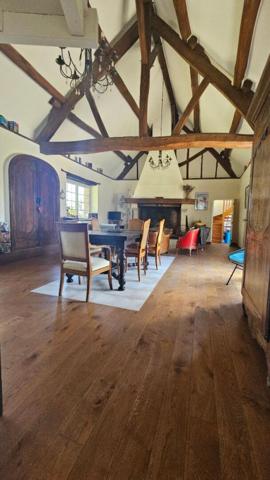 Houdan 12 mn / Magnifique longère 5 chambres / 2726 m2 de jardin