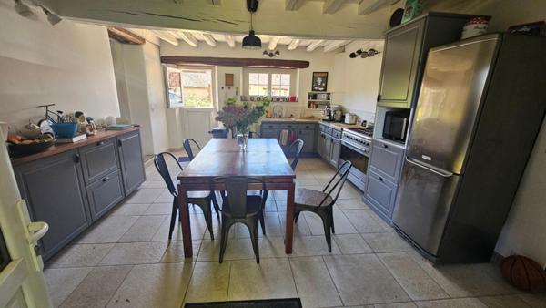 Houdan 12 mn / Magnifique longère 5 chambres / 2726 m2 de jardin