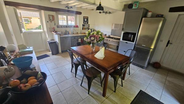 Houdan 12 mn / Magnifique longère 5 chambres / 2726 m2 de jardin