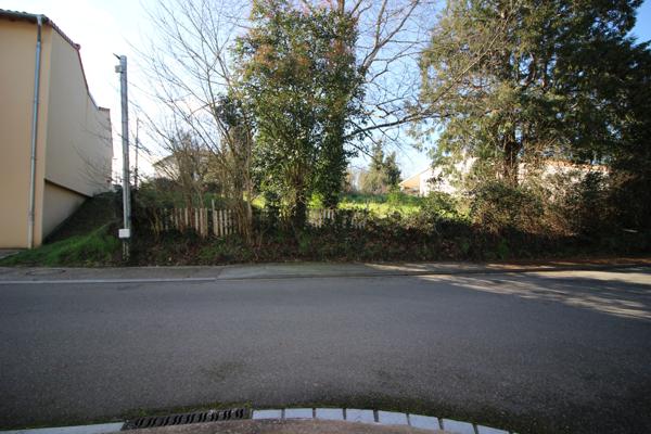 Montbartier (82700) EXCLUSIVITÉ. IDEAL INVESTISSEUR. TERRAIN CONSTRUCTIBLE AU COEUR DE MONTBARTIER (82700).