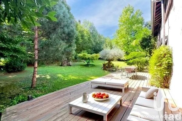 Maison à vendre 7 pièces 211 m² Saint-Martin-d'Hères