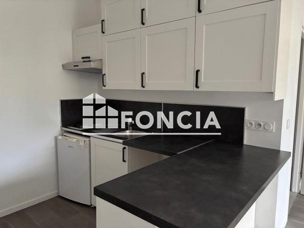 Location Studio 31.56 m² - 29 RUE DE LA GARE Plaisir 78370