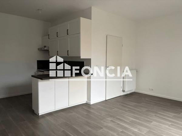 Location Studio 31.56 m² - 29 RUE DE LA GARE Plaisir 78370