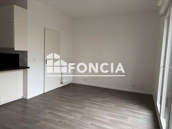 Location Studio 31.56 m² - 29 RUE DE LA GARE Plaisir 78370