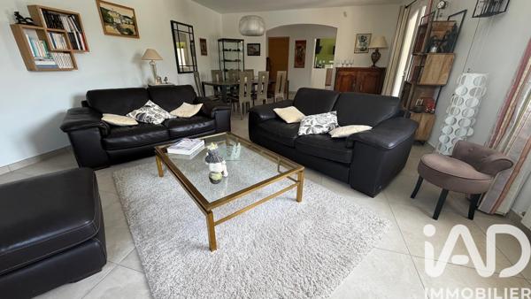 Maison à vendre 5 pièces 145 m² Saint-Saturnin-lès-Avignon