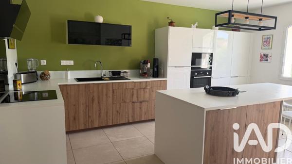 Maison à vendre 5 pièces 145 m² Saint-Saturnin-lès-Avignon