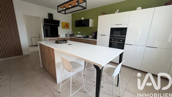 Maison à vendre 5 pièces 145 m² Saint-Saturnin-lès-Avignon