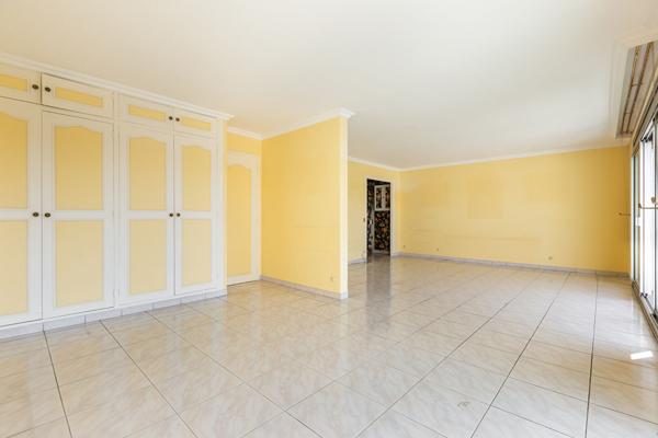 Appartement Courbevoie 4 pièce(s) 90.68 m2