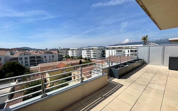 Appartement à vendre    3 pièces • 57 m2 La Seyne-sur-Mer
