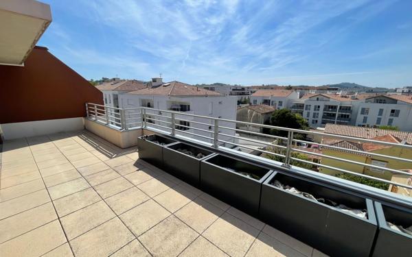 Appartement à vendre    3 pièces • 57 m2 La Seyne-sur-Mer
