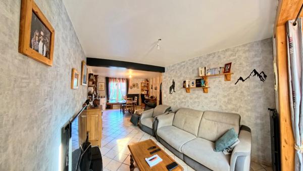 [EXCLUSIVITÉ] Superbe pavillon rénové - 4 chambres, véranda et jardin zen, garage à HOMBLIERES