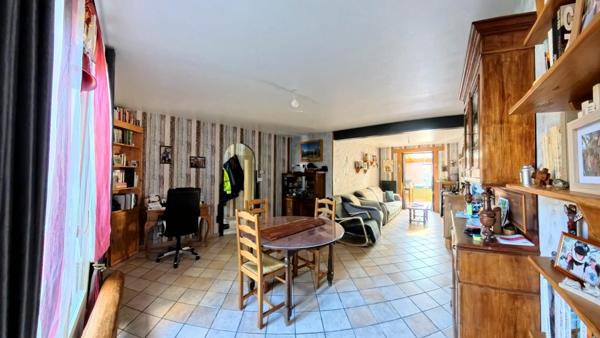 [EXCLUSIVITÉ] Superbe pavillon rénové - 4 chambres, véranda et jardin zen, garage à HOMBLIERES