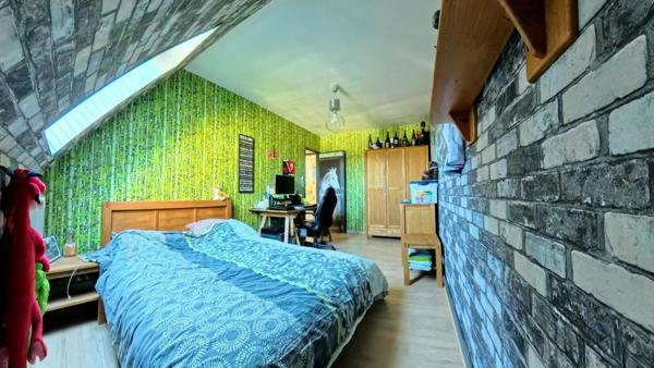 [EXCLUSIVITÉ] Superbe pavillon rénové - 4 chambres, véranda et jardin zen, garage à HOMBLIERES