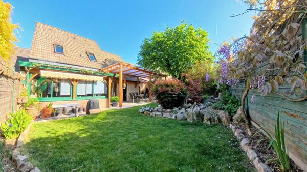 [EXCLUSIVITÉ] Superbe pavillon rénové - 4 chambres, véranda et jardin zen, garage à HOMBLIERES