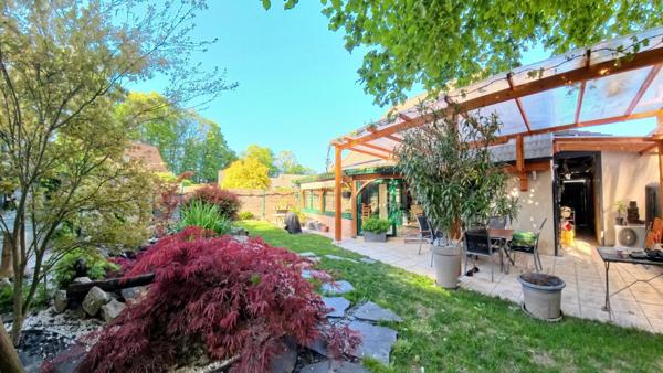 [EXCLUSIVITÉ] Superbe pavillon rénové - 4 chambres, véranda et jardin zen, garage à HOMBLIERES