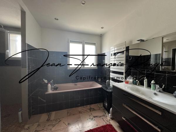 AGNEAUX, superbe maison de 210 m² avec vie de plain-pied, piscine et spa