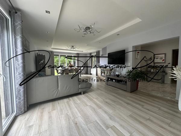 AGNEAUX, superbe maison de 210 m² avec vie de plain-pied, piscine et spa
