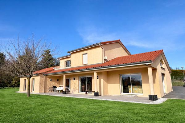 Saint-Étienne (42230) Maison de 229m2 sur 4000m2 de terrain