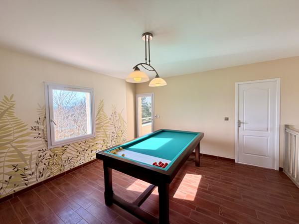 Saint-Étienne (42230) Maison de 229m2 sur 4000m2 de terrain