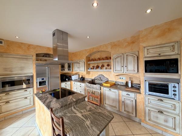 Saint-Étienne (42230) Maison de 229m2 sur 4000m2 de terrain