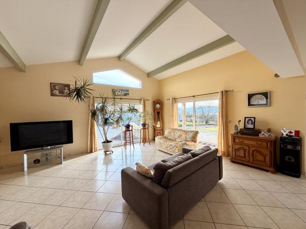 Saint-Étienne (42230) Maison de 229m2 sur 4000m2 de terrain