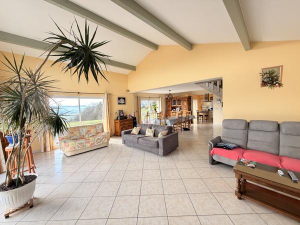 Saint-Étienne (42230) Maison de 229m2 sur 4000m2 de terrain