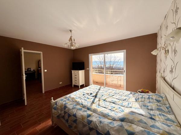 Saint-Étienne (42230) Maison de 229m2 sur 4000m2 de terrain