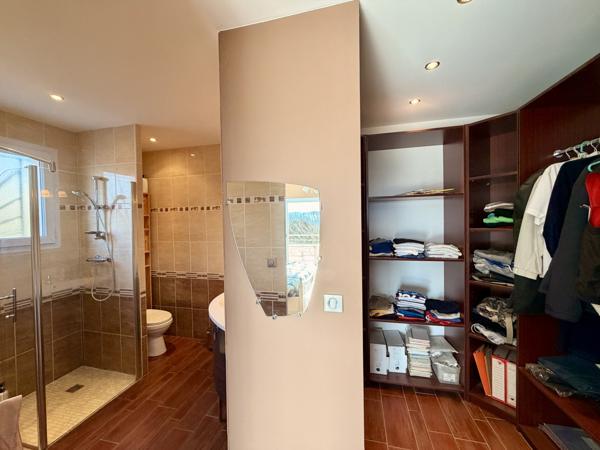 Saint-Étienne (42230) Maison de 229m2 sur 4000m2 de terrain