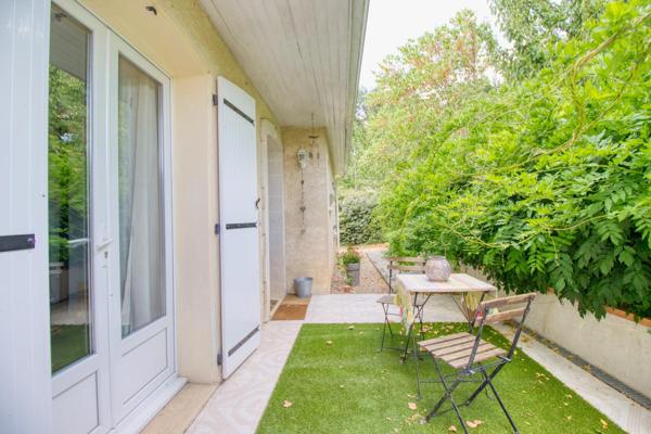 Maison de plain-pied 104m2 avec piscine et dépendance
