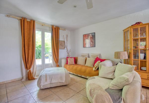 Maison de plain-pied 104m2 avec piscine et dépendance