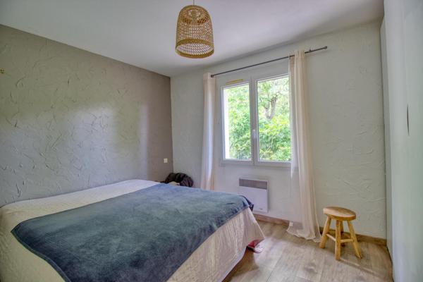 Maison de plain-pied 104m2 avec piscine et dépendance