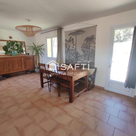 Villa de plain-pied avec piscine, terrasse plein sud et vue imprenable
