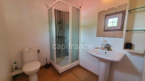 Appartement au 1er étage - 2 pièces avec terrasse et piscine commune