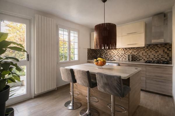Maison familiale avec terrasse et jardin