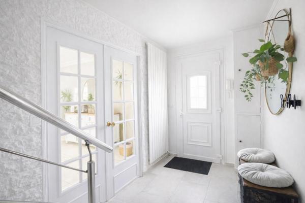Maison familiale avec terrasse et jardin