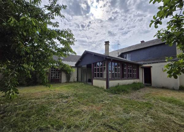 Ensemble immobilier à fort potentiel, Maison + hangars + T2 et jardin