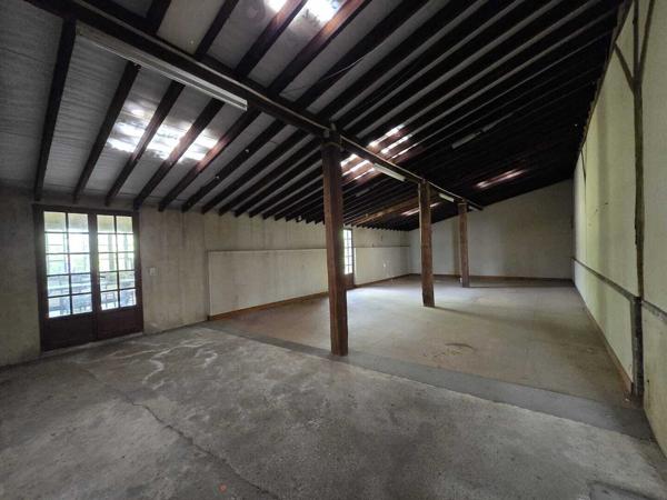 Ensemble immobilier à fort potentiel, Maison + hangars + T2 et jardin